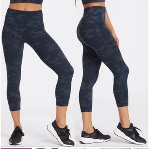Spanx Seamless Look at Me Now Black Camo Leggings - Size S